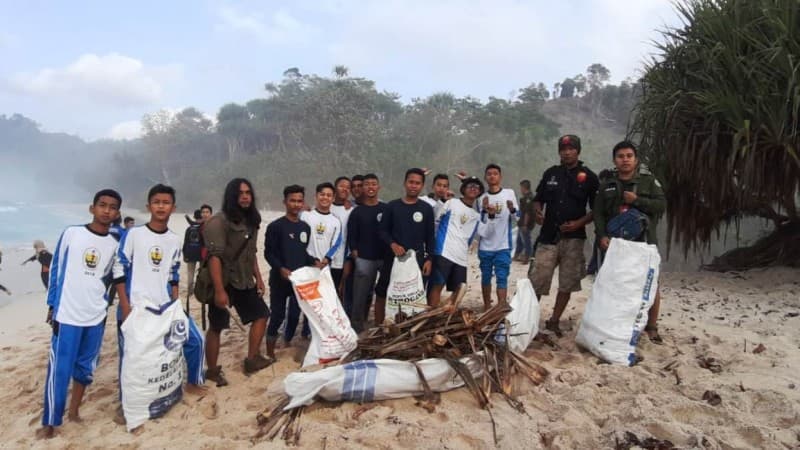 Badan Kemaritiman NU Tulungagung Ajak Bersihkan Pantai Ngalur 