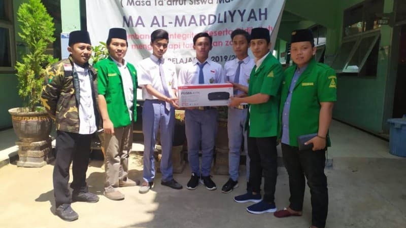 Dorong Kreativitas Santri dan Pelajar, Ansor Pamekasan Bagikan Printer