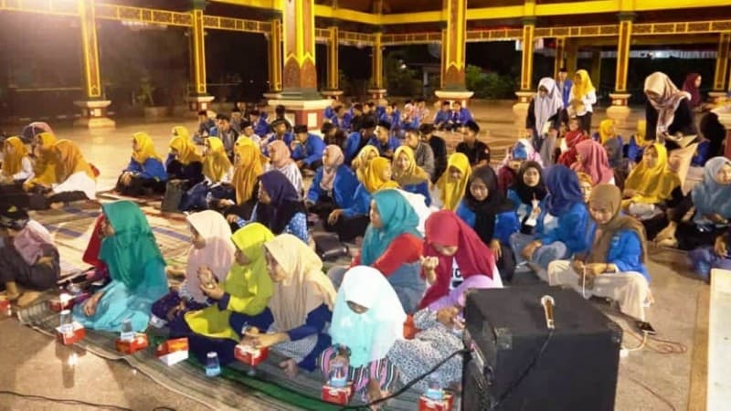 PMII Universitas Trunojoyo Bangkalan Gemakan Shalawat di Pendopo