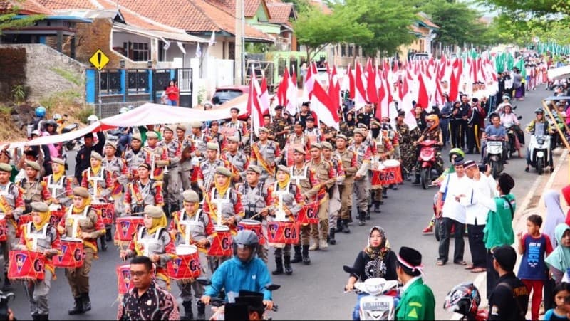 Bendera Sepanjang Dua Kilo Meter Meriahkan Maulid di Majalengka