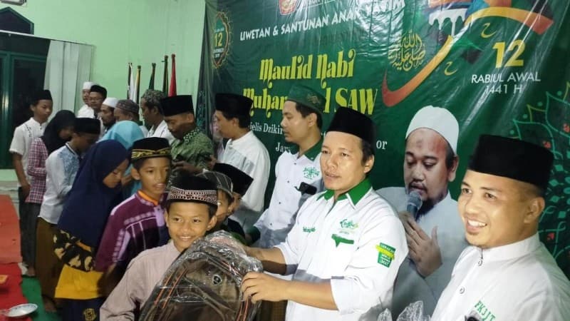 Rijalul Ansor Jatim Maulidan dengan Liwetan dan Santuni Yatim