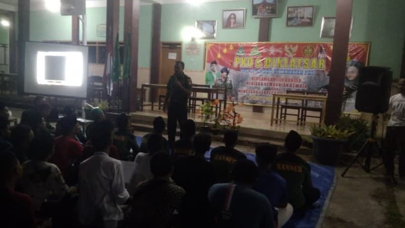 Komandan Yahudi Paparkan Materi Bela Negara pada Diklatsar Banser Pati