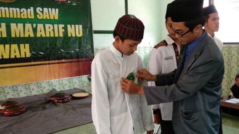 MA Ma'arif Jenggawah Ganti Badge OSIS dengan Logo IPNU