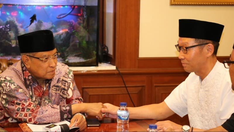 Lagi, Ketum PBNU Tuntun Pria Jepang Masuk Islam