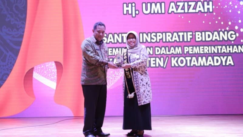 Bupati Tegal Terima Anugerah Santri of The Year 2019