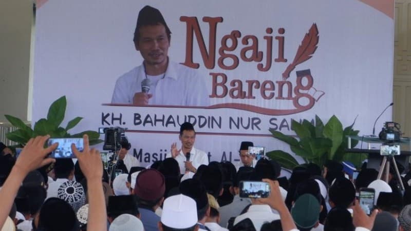 Gus Baha: Jangan Mudah Menuduh, Nabi Saja Tak Ingin Umatnya Masuk Neraka