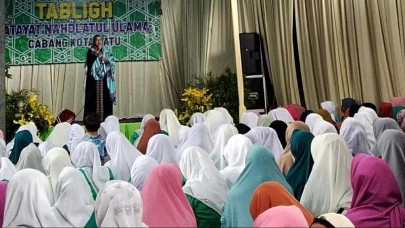 Tabligh Akbar, Cara Fatayat NU Batu Kurangi Dampak Sosial Media 