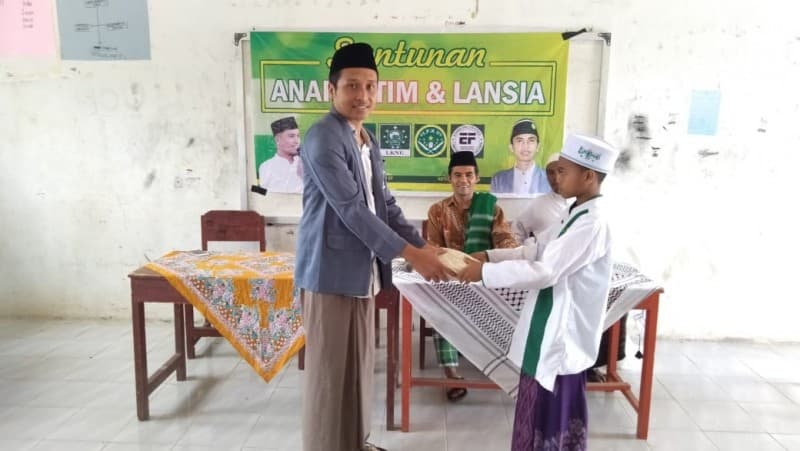 LKNU dan IPNU Lombok Tengah Santuni Yatim dan Lansia