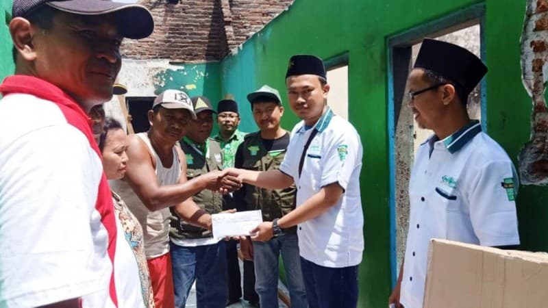 Rumah Kader Ansor Habis Dilalap Api, LAZISNU Sidoarjo Kirim Bantuan