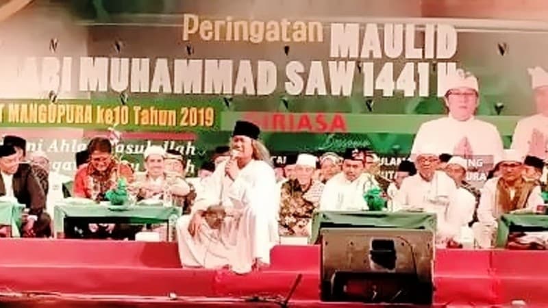 Bupati  Badung dan Gus Muwafiq Berbalas Pantun