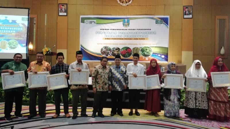 Disbun Jatim Beri Penghargaan Pesantrenpreneur Berbasis Perkebunan