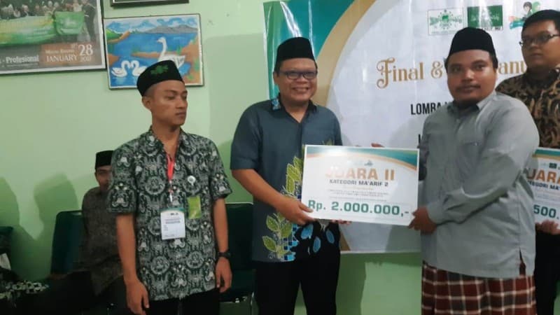 Kepala SMK NU Bondowoso Juara LKTI Ma’arif Nasional