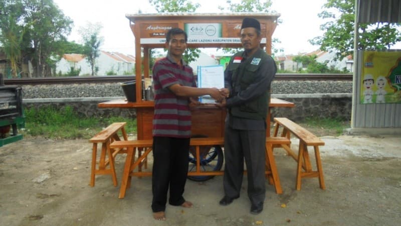 NU Care Sragen Wujudkan Mimpi Mulyono Miliki Angkringan