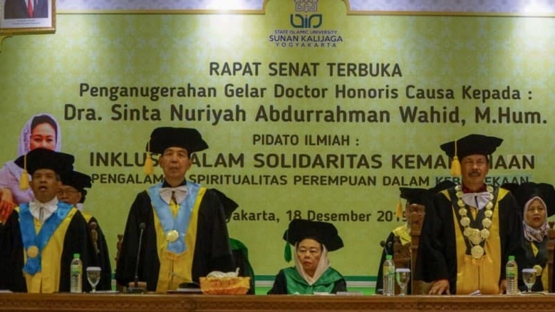 Sahur Keliling Antarkan Nyai Sinta Nuriyah Dapatkan Gelar Doktor Kehormatan