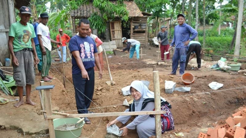 2,5 Persen Gaji Dosen IAI An-Nur untuk Bangun Rumah Warga Kurang Mampu