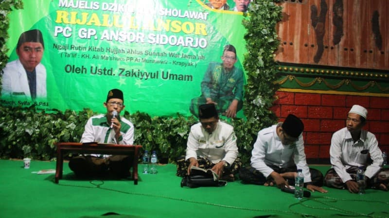 Rijalul Ansor Sidoarjo Ajak Kader Ngaji Kitab di Makam Wali