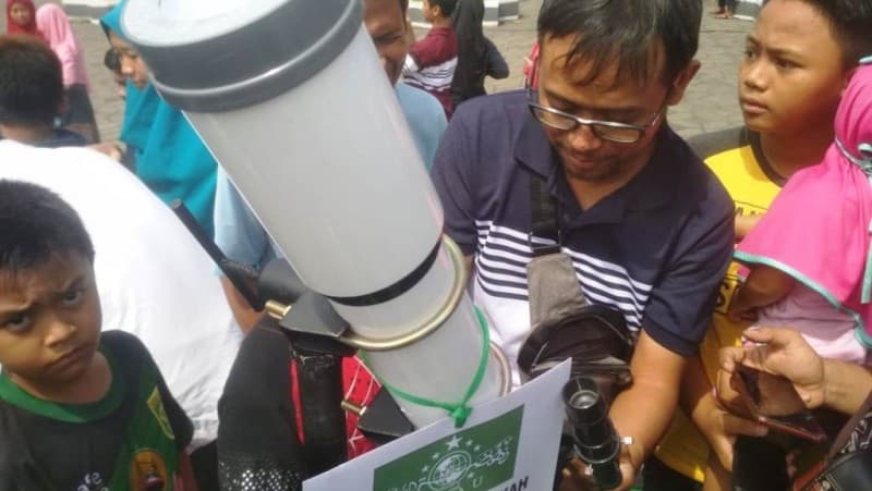 Meriahnya Nobar Gerhana Matahari di Masjid Al-Akbar Surabaya