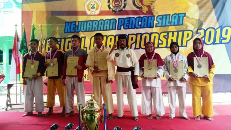 Kontingan Blitar Juara Umum Porsigal Championship 2019