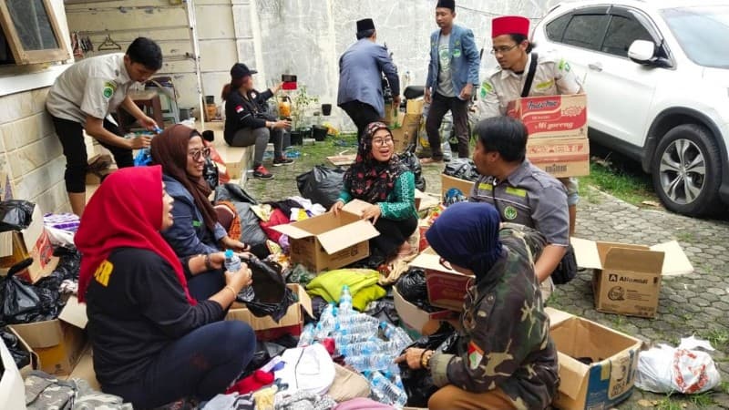 LPBI NU DKI Jakarta Beri Bantuan Korban Banjir dan Bersih-Bersih Rumah