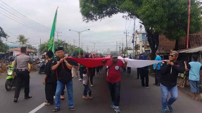 Bendera Sepanjang 517 Meter Meriahkan Harlah NU di Sidoarjo 
