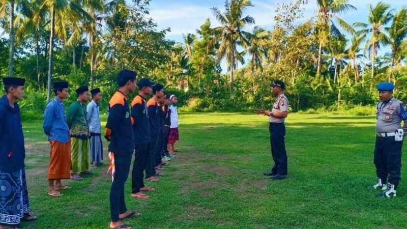 Ajak Tertib Lalu Lintas, Polsek Prenduan Sumenep Gandeng IPNU Pragaan