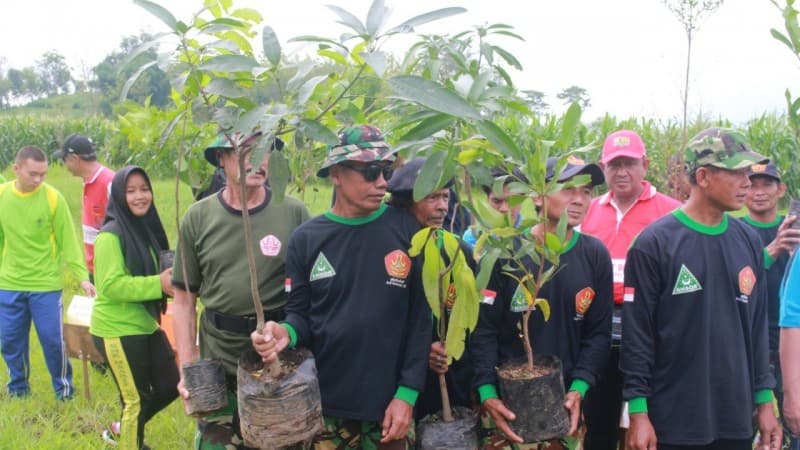 Cegah Banjir, Banser dan Ratusan Pelajar NU Ikut Tanam Pohon