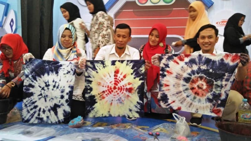 Di Mal Surabaya, Unusa Kenalkan Teknik Membatik ala Jepang