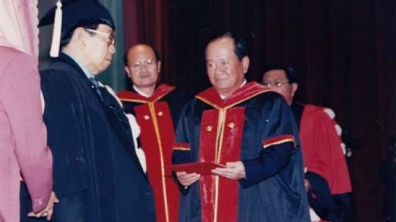 Penghargaan dan Doktor Kehormatan yang Pernah Diberikan kepada Gus Dur