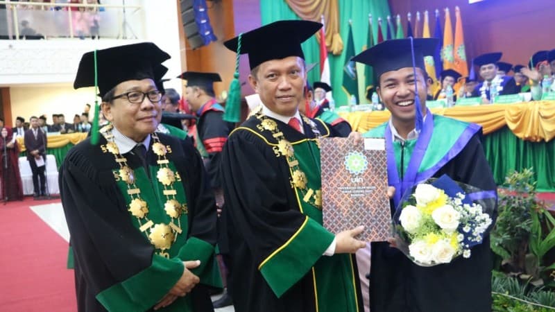 Hafal Al-Qur’an 30 Juz, Sarjana UIN Bandung Ini Banjir Apresiasi 