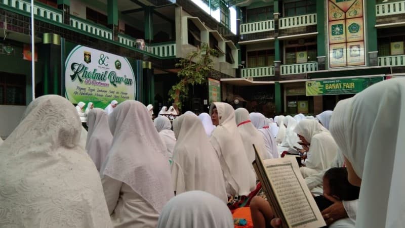 Peringati Harlah Dasa Windu, Madrasah Banat NU Kudus Gelar 80 Khataman Qur’an