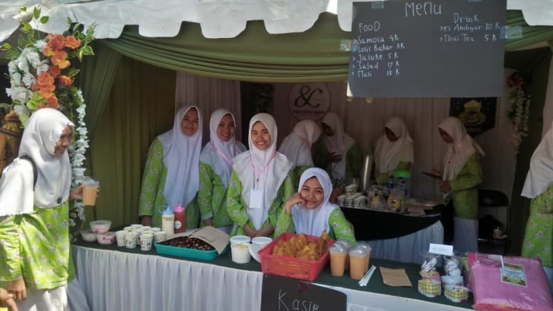 Alumni Banat NU Tunjukkan Kemampuan Wirausaha lewat Bazar
