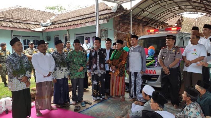 Khitanan Massal Warnai Peluncuran Mobil Layanan Umat di Batang