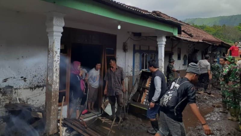 ISNU Situbondo Bantu Warga Terdampak Banjir di Bondowoso