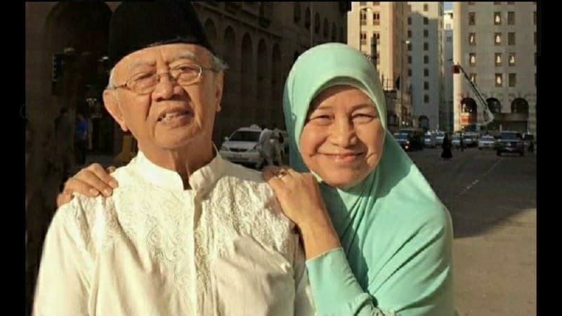 Kisah Cinta Abadi Gus Sholah dengan Nyai Farida