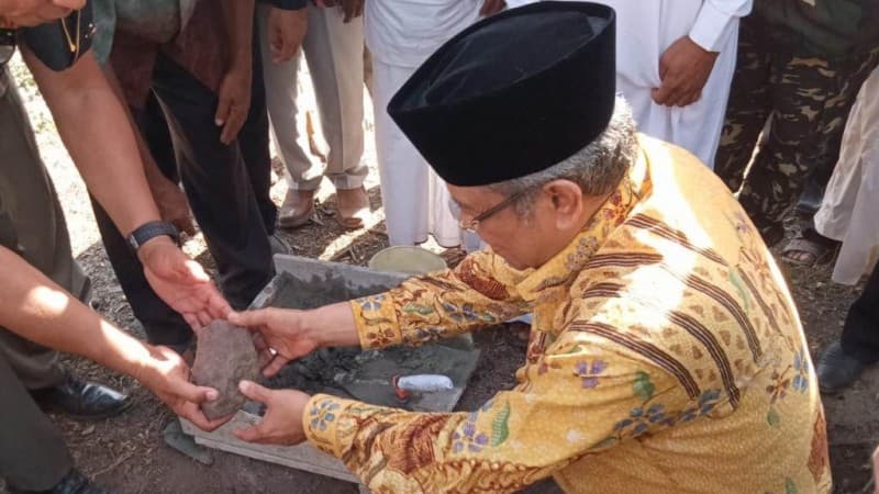 Kiai Said Letakkan Batu Pertama Pembangunan 2 Sekolah di Maluku Utara