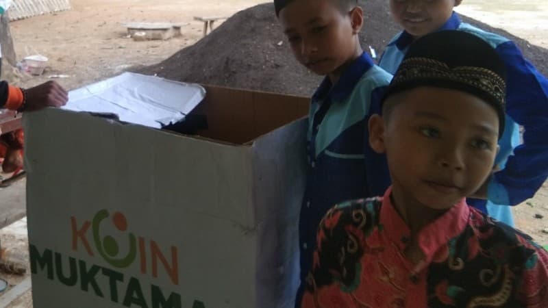 Kirab Koin Muktamar NU Pragaan dengan Sambangi Pelajar