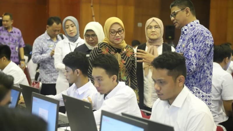 Menaker Ida Fauziyah Tinjau Langsung Ujian CPNS Kemnaker