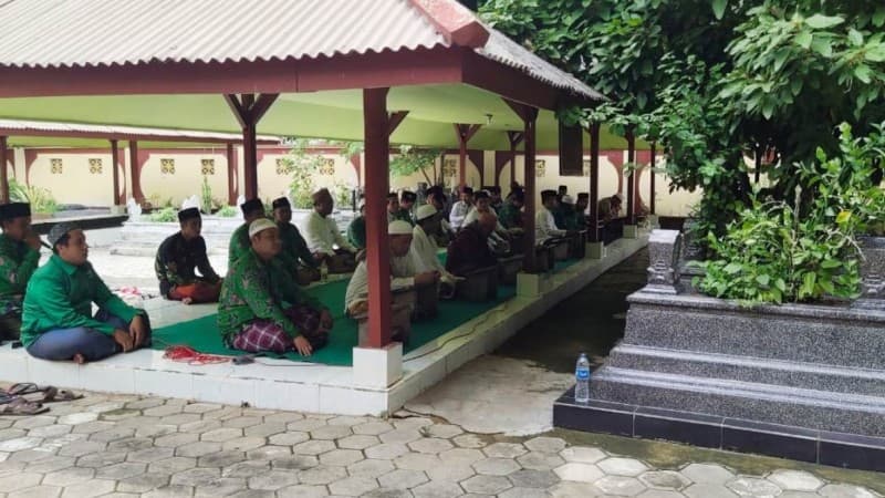 Jelang Harlah, PCNU Pamekasan Ziarah ke-23 Maqbarah Pendiri NU
