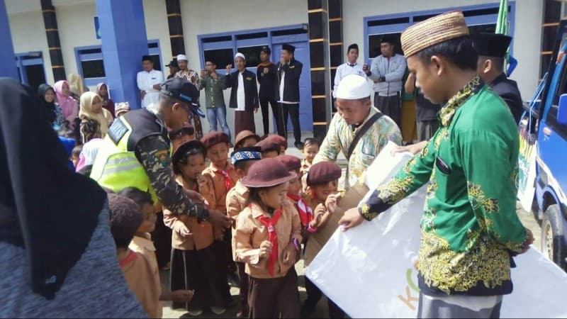 Shalawat Badar Sambut Kirab Koin Muktamar NU di Sumenep