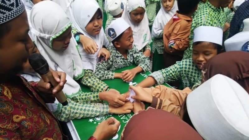 Kirab Koin Muktamar Sapa SD hingga SMA Islam Maryam Surabaya