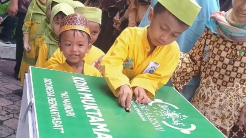 Koin Muktamar Hadir di Sekolah Tashwirul Afkar Surabaya