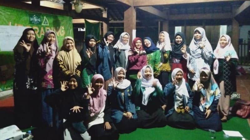 IPPNU Kota Cirebon Kampanye Peduli Lingkungan di 25 Titik