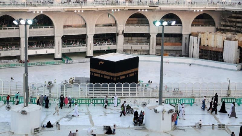 Arab Saudi Tutup Masjidil Haram-Masjid Nabawi pada Malam Hari