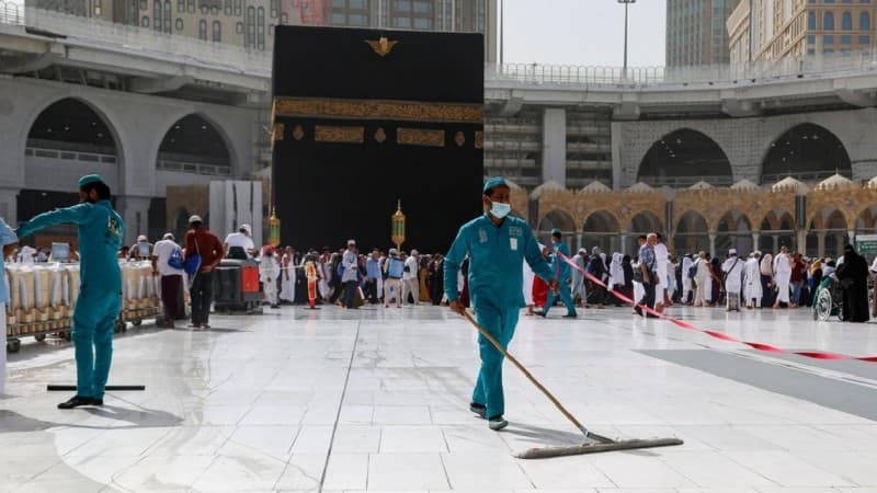 Masjidil Haram dan Masjid Nabawi Kembali Dibuka Usai Disterilisasi
