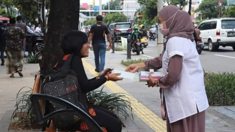 Bantu Masyarakat Cegah Corona, LAZISNU Bagikan Masker Gratis