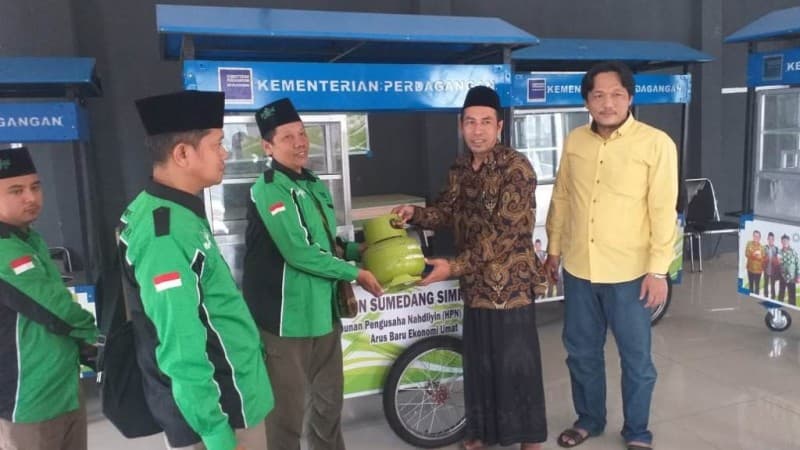 HPN Sumedang Salurkan Gerobak Jualan