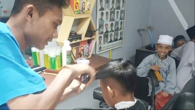 Dukung Potensi Kader, Ansor Pekalongan Kembangkan Jasa Pangkas Rambut