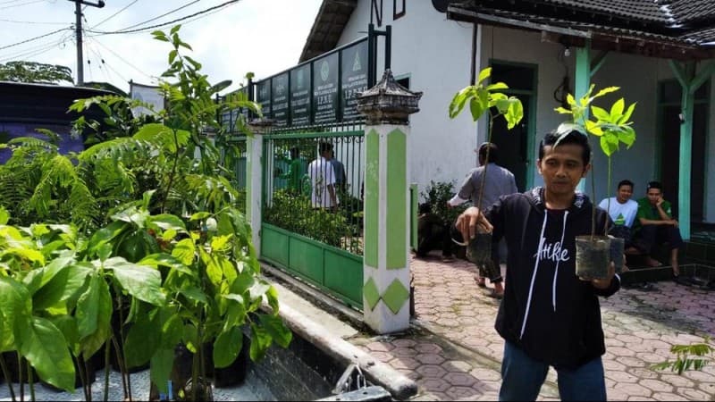 Peringati Harlah NU, Ansor Senori Tuban Pilih Tanam 1000 Pohon