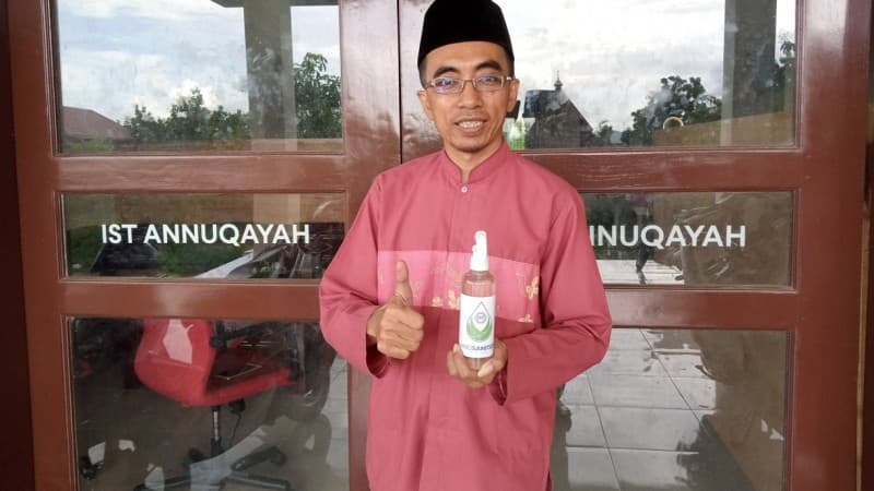 Mahasiswa IST Annuqayah Guluk-Guluk Bikin Hand Sanitizer Pencegah Corona