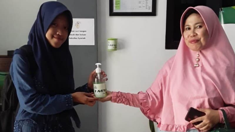 Fasya IAIN Jember Produksi Gel Pembersih Tangan untuk Dibagikan ke Masjid-masjid